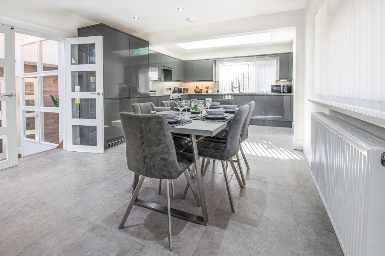 Luxury Property With Hot Tub And Sea Views Oystermouth Экстерьер фото