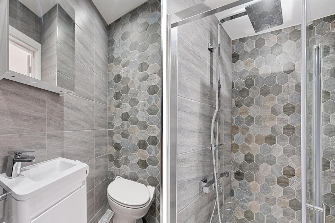 Luxury Property With Hot Tub And Sea Views Oystermouth Экстерьер фото