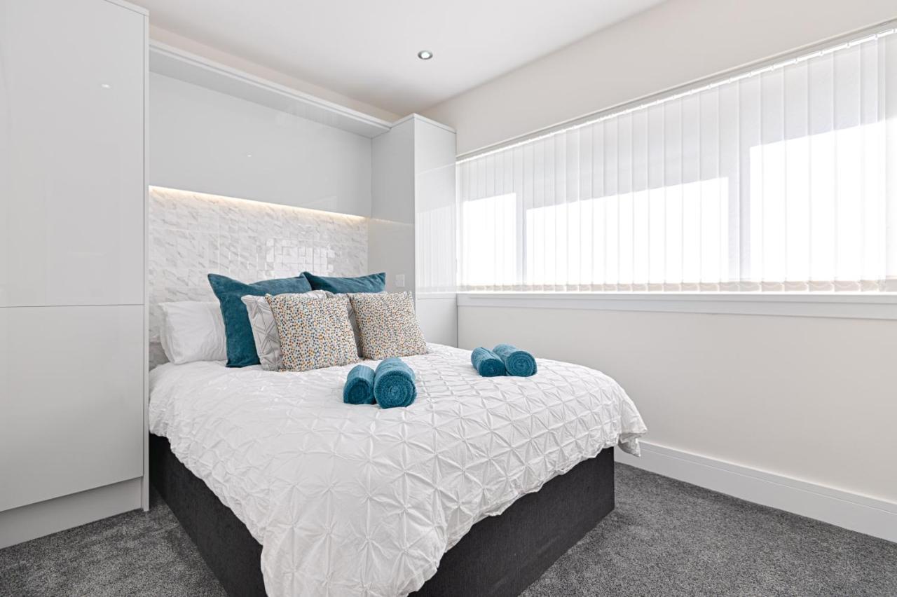 Luxury Property With Hot Tub And Sea Views Oystermouth Экстерьер фото