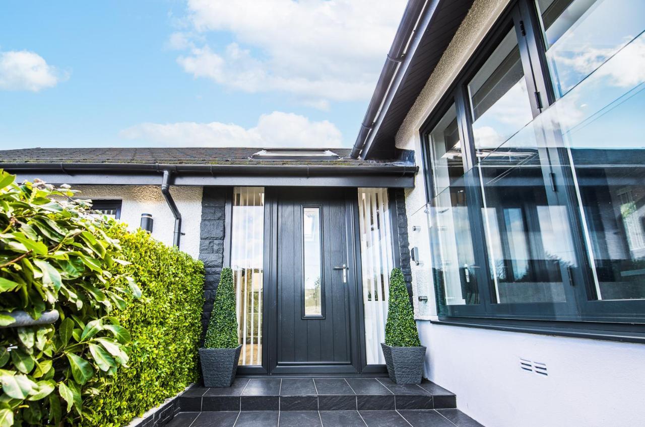 Luxury Property With Hot Tub And Sea Views Oystermouth Экстерьер фото