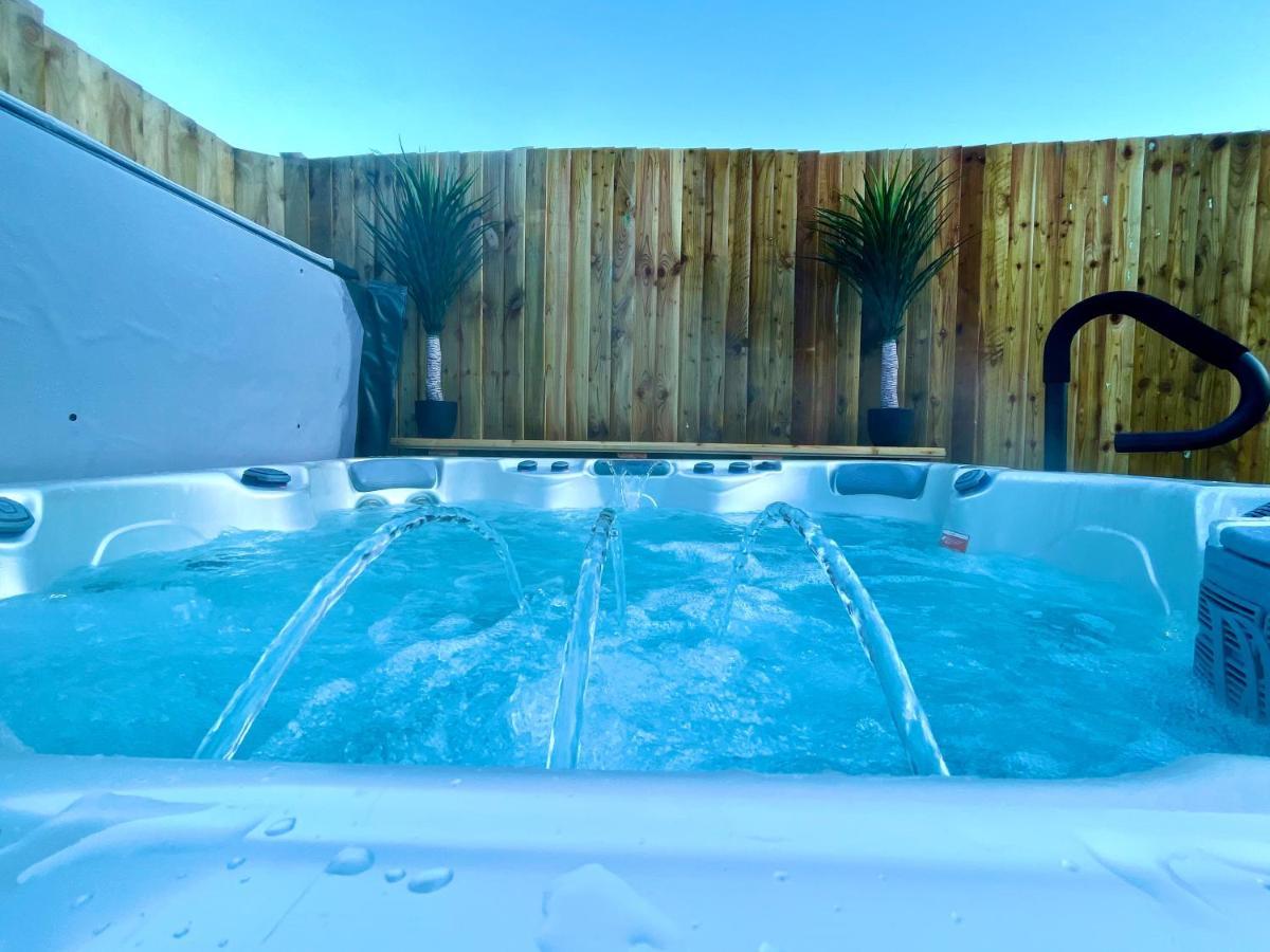 Luxury Property With Hot Tub And Sea Views Oystermouth Экстерьер фото