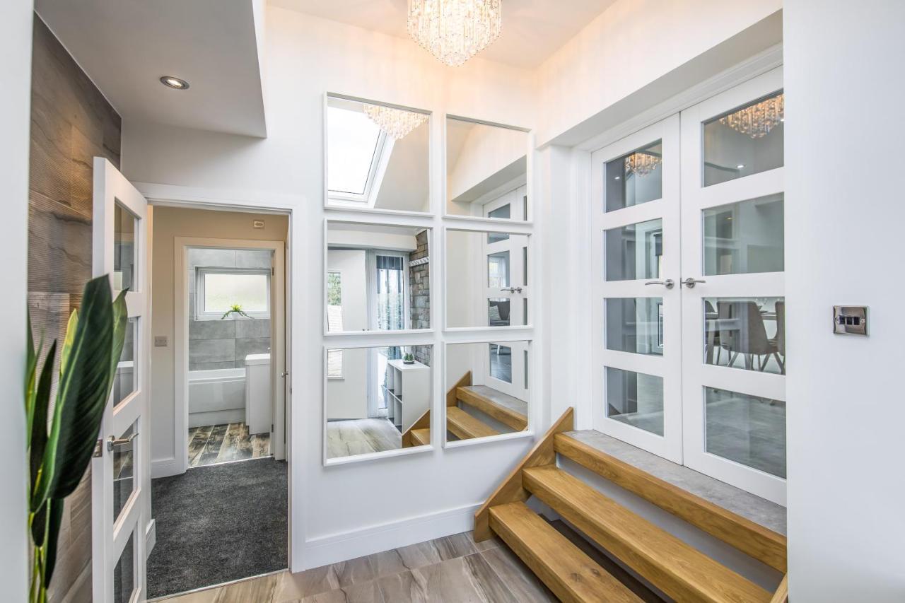 Luxury Property With Hot Tub And Sea Views Oystermouth Экстерьер фото